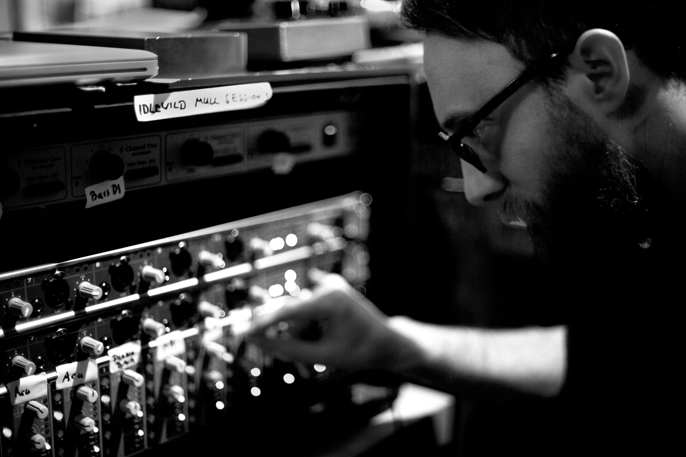 Producer at @PostElecStudio, @Idlewildtheband Guitarist. My own views and you can take or leave them. Producer management James@postelectricartists.com