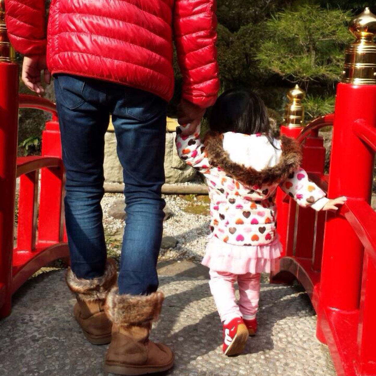一歳１０ヶ月の長女と４ヶ月の年子姉妹のパパしています。
最近の育児や妻の美容や家族の健康に関することをファンブログで毎日更新中(^_^)