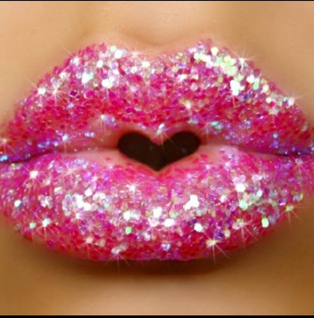 princess ,girlie girl, makeup addict. follow for makeup reviews, tips, and links to awesome looks. love y'all!!