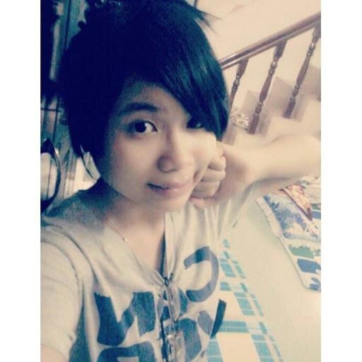 Hello, I'm a Vietnamese girl : )), a Directioner, Smiler, I want to make friendship with everybody all around the world :))