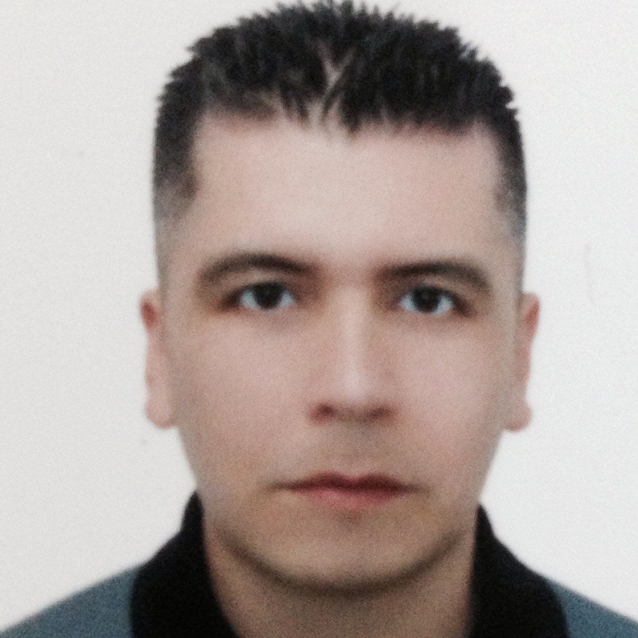 charliaat1273's profile picture. 