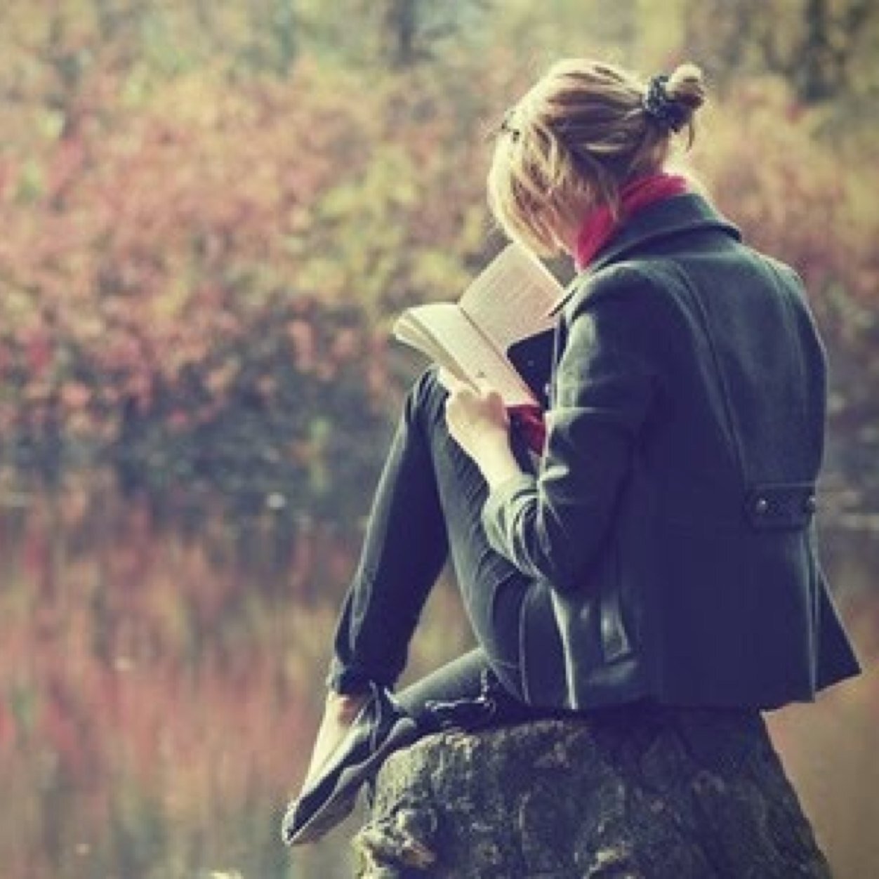 Night thinker. Day dreamer. Lover of God and music and books.