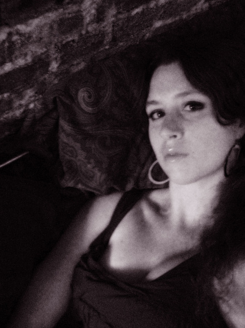 JBsongstress's profile picture. singing swimming statuesque lady