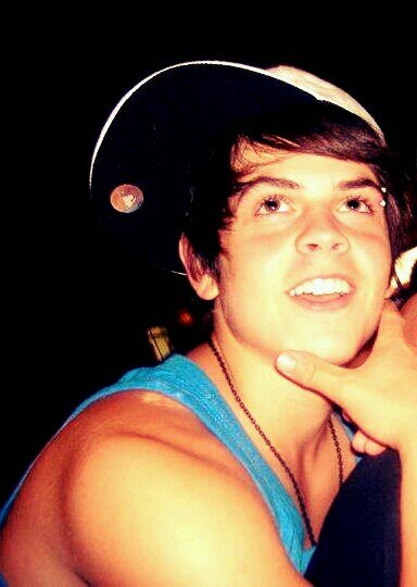 1/5 Janoskians! Call me Daniel, Skip, Panda or Baby Daniel. all of them work. apparently I swear a lot but I don't give a fuck. single.bi.flirt.