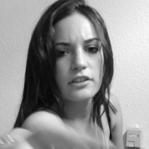 Adicta a la música y las chuches.
Perfeccionista y loca como yo sola. Como ninguna otra. Más que tú y más que yo!
Soy el futuro del país.Ya lo verás ;)