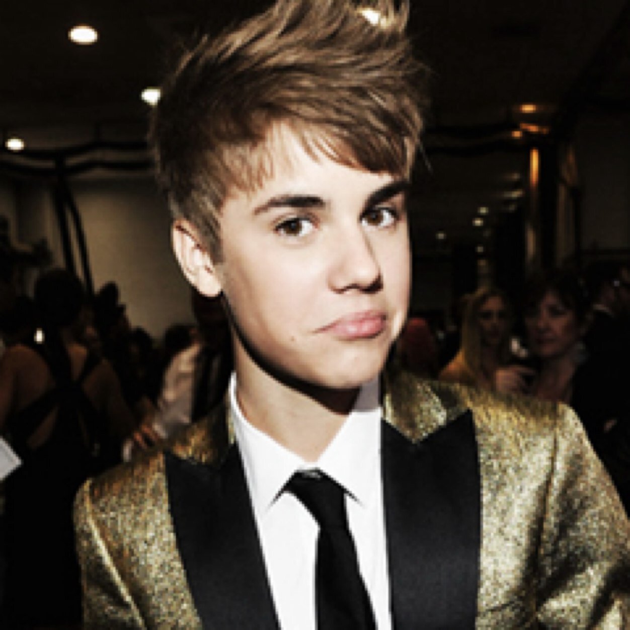 Justin Drew Bieber || 18 anni || cantante || sono figo yo || single || @justinnallgdr è il mio papà || Avalanna i love u ||