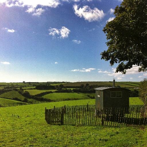 Cosy up to nature in our delightful shepherd's hut in the Looe Valley with views to the river below. Peace & comfort -where camping meets boutique hotel.. bliss