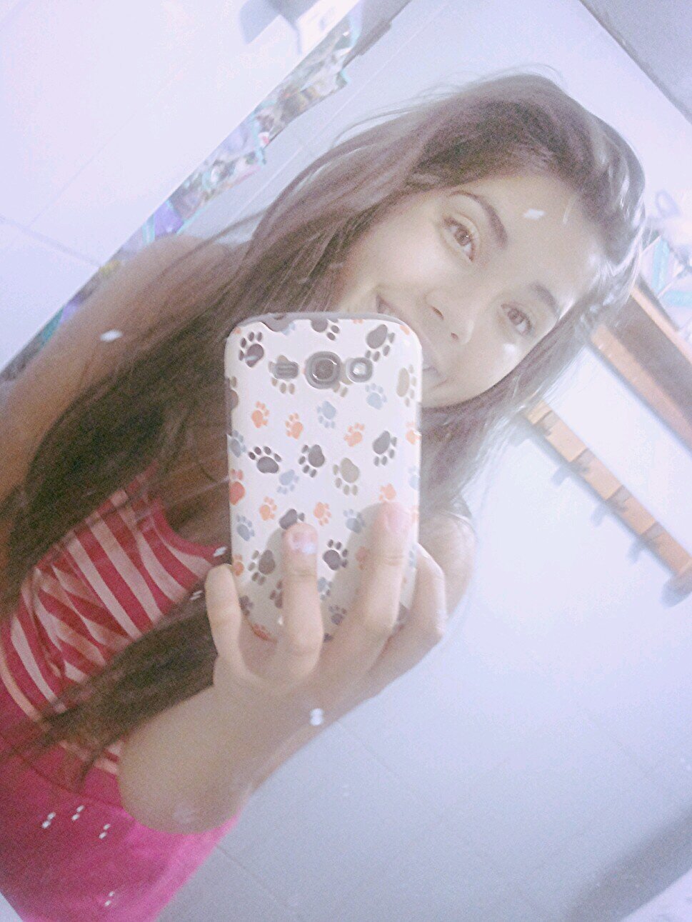 Holic: Bueno Soy Pequeña :3 Enojona , fea y estoy rellenita de amor no Me interesa caerle bien a todo el mundo eso adios los amo y no olviden seguirme:3