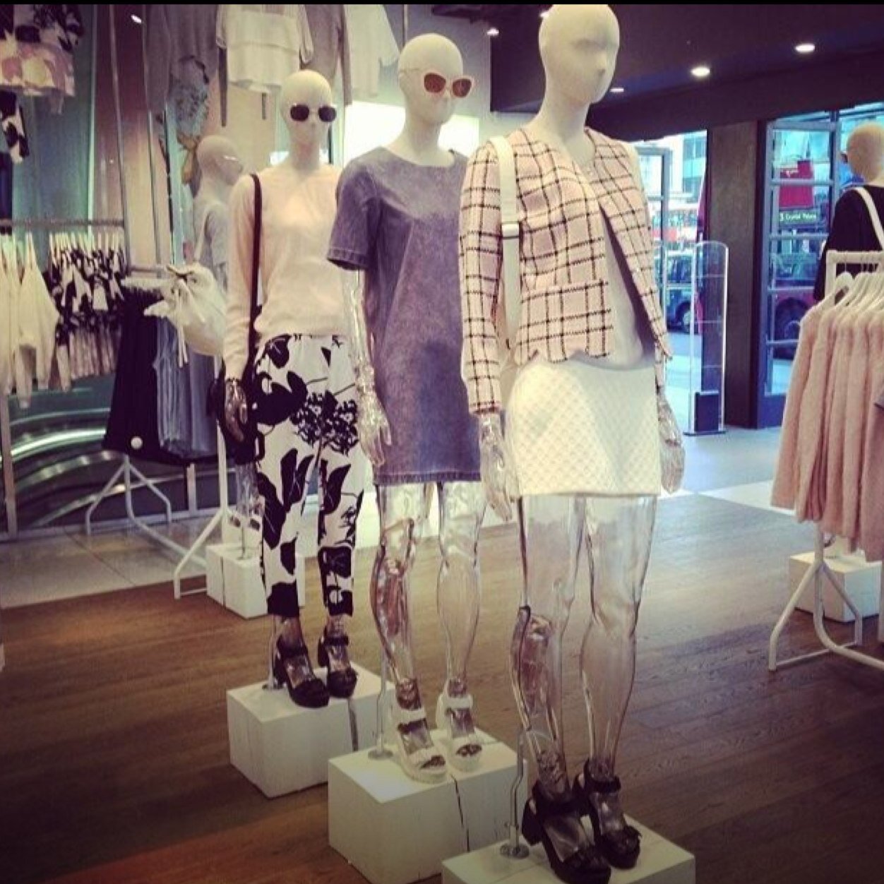 WhatsintheShops's profile picture. Online Shopping Thesaurus providing fashion-conscious readers with the ultimate shopping guide!