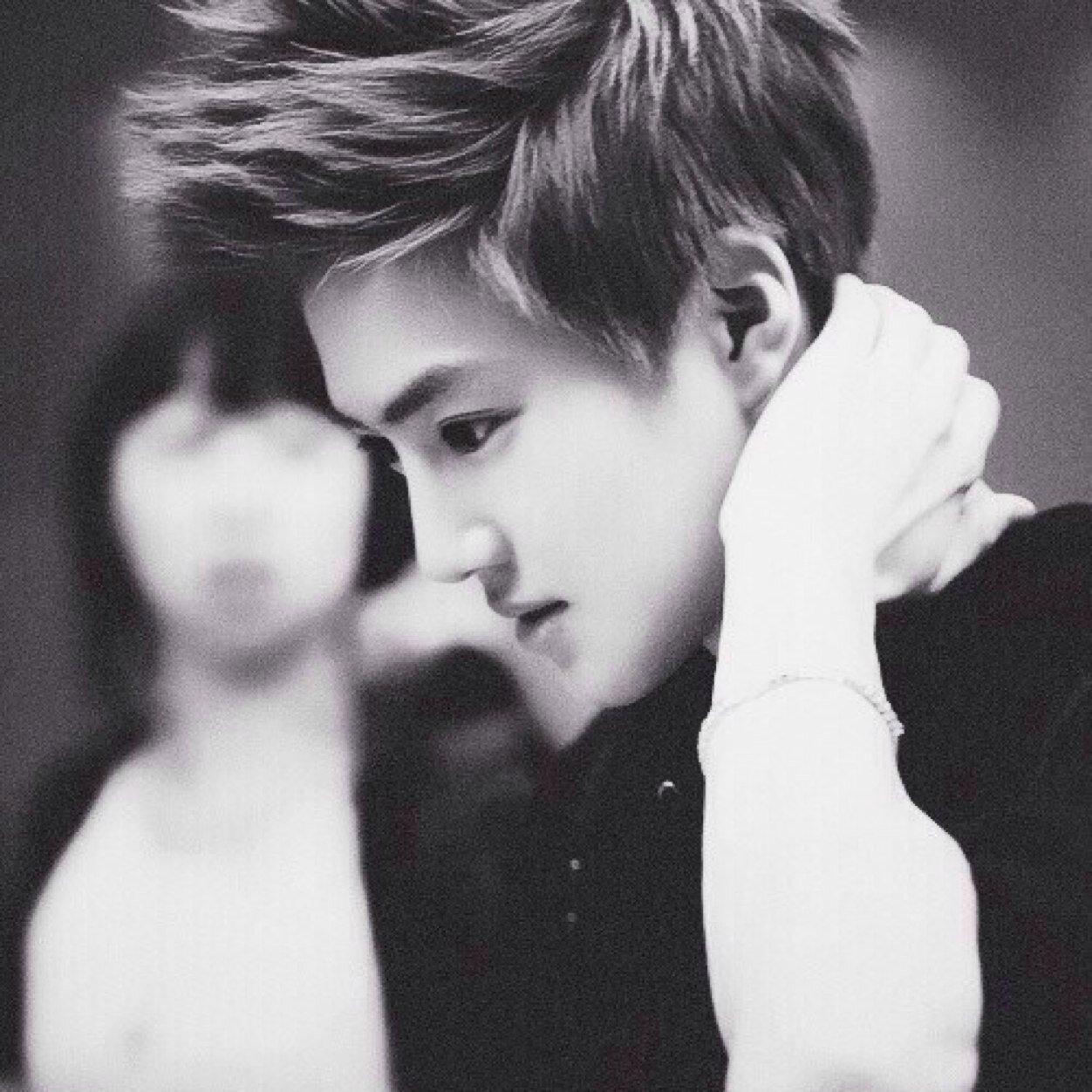 Free follow from @suhoflakes. Follow @suhoflakes instead of this acc :D