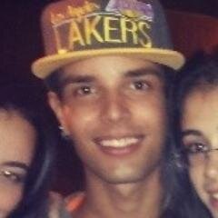Estou acima dos seus conceitos e preconceitos. // MG, 21, Peixes, estudante de Direito, rap, mulheres, curtição, noite, games, carros, viver.
