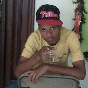 weyyy activo con la musica  y con la gente bacanaa