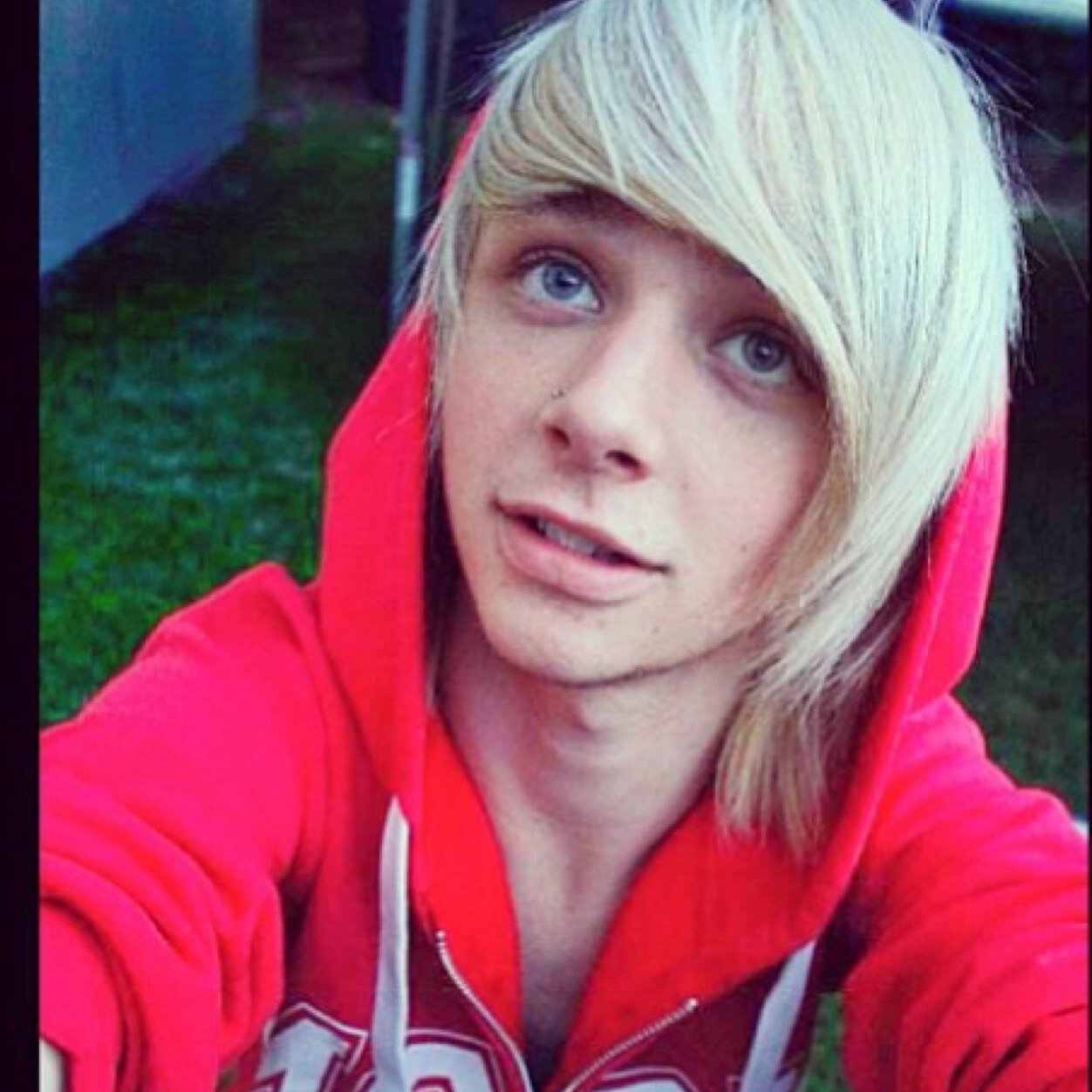 18|Single|BI| lets me alone together