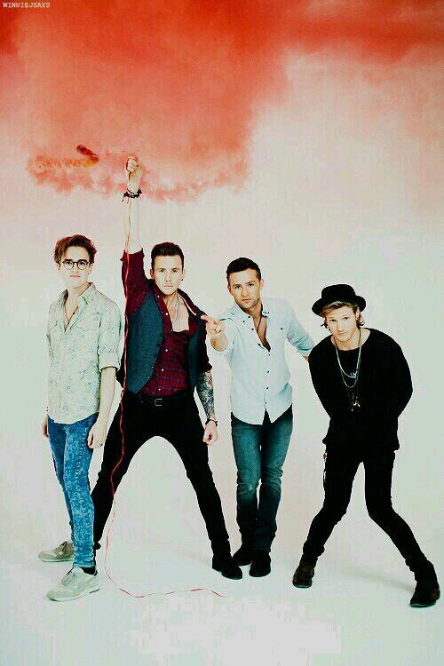 McFly. 5SOS. The Vamps. Avril Lavigne. Michael Jackson... No quiero vivir según lo que se espera de mi, quiero crear mi camino y no pensar en que diran de mi.