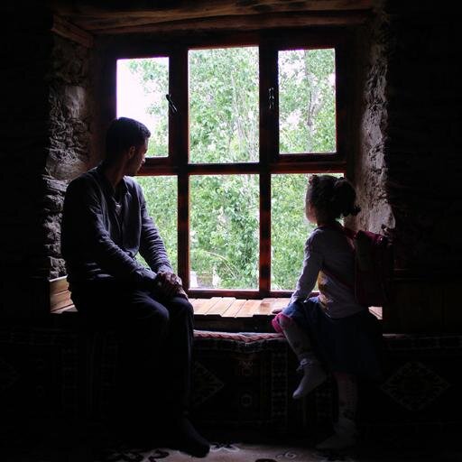 Ya Allah'a baş eğer hiç kimseye eğmezsin, ya da herkese baş eğer hiçbir şeye değmezsin. // Necip Fazıl
