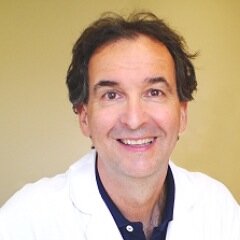 Médecin suisse spécialiste des opérations du cancer du sein, responsable du Centre du Sein de Berne.