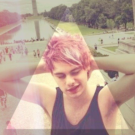 He will follow you beautiful♡don't give up♡ i found your spam and so will he♡Tweet me on my perosnal and ill dm you to the band acc♡