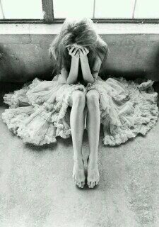 I feel like I'm waiting for something that isn't going to happen. De lo que ves creete la mitad, de lo que no ves no te creas nada.