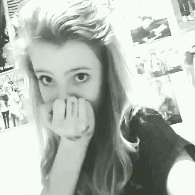 ~Directioner   ~Belieber  ~follow me i follow back   ~Louis Tomlinson♡   ~Harry Styles♡   ~Niall Horan♡   ~Liam Payne♡   ~Zayn Malik♡ ~Justin Bieber♡