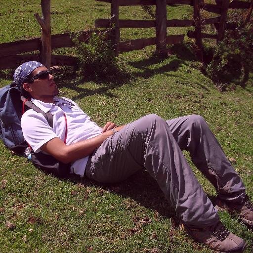 Comunicador social, siempre de buenas energías para todos. Viajero, amiguero y defensor de los animales :D