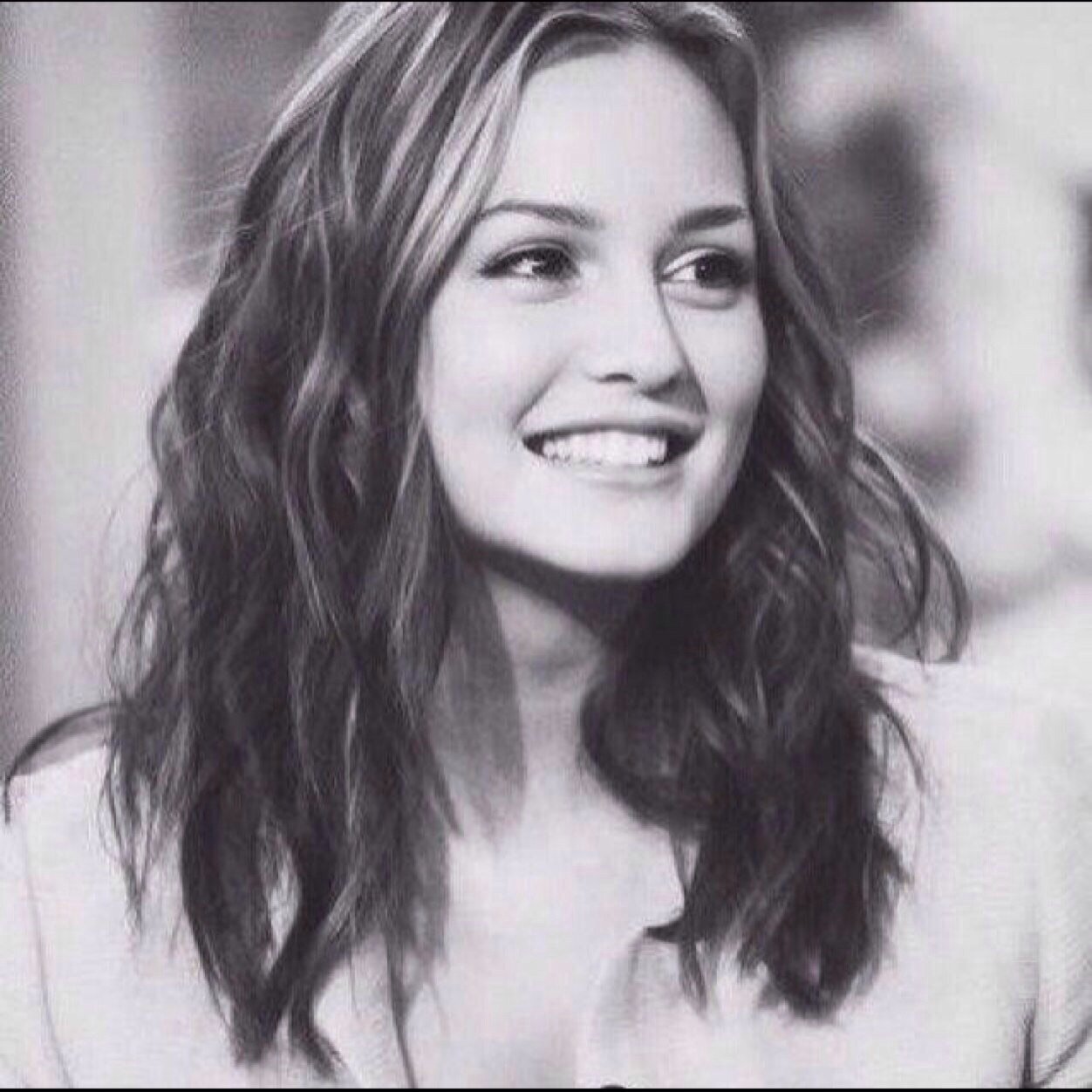 queenoflilly's profile picture. Her philosophy is carpe diem for herself and laissez faire for others