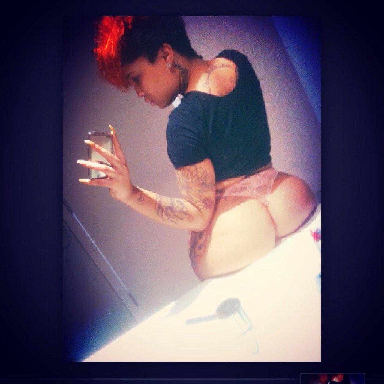 MODEL/PARTY HOST Instagram:buzz_small2 Email:bookbuzzsmall@gmail.com