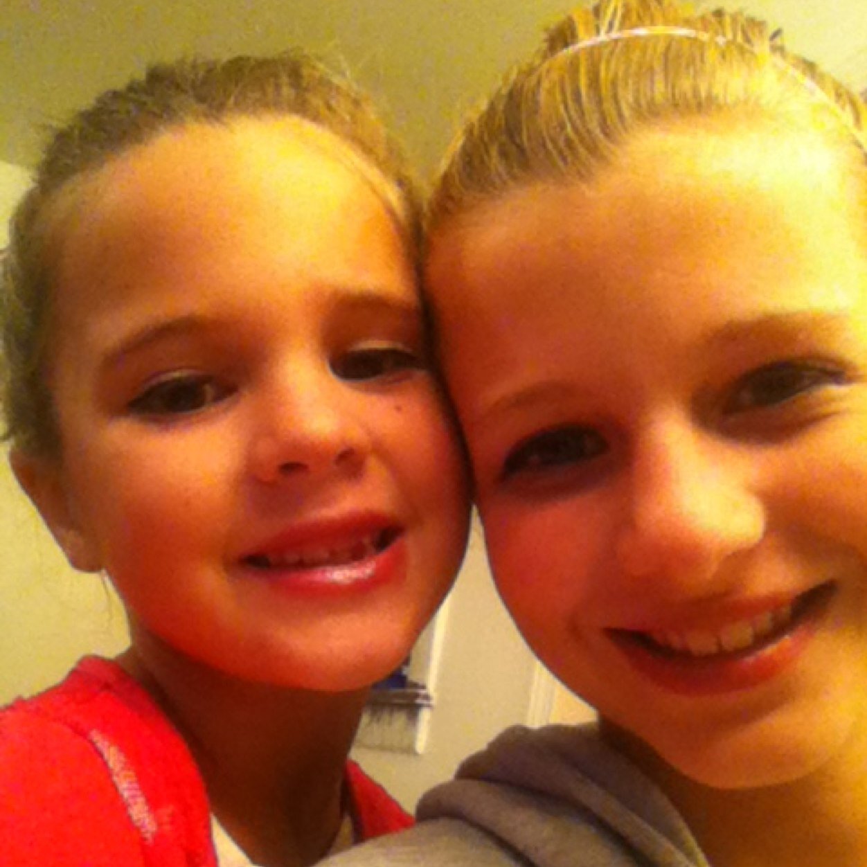 My name is alexis nichols, i have blue eyes and blonde hair, 5'0, and love sports, play cello!!!!!;) follow please!!