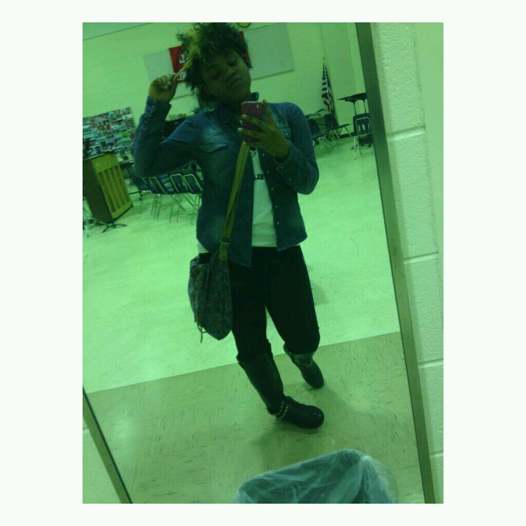 _Armoneeey Profile Picture