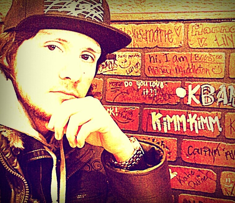 FrontRunner/ Producer/ Artist/ Composer/ Engineer/ Wizard of Oz/ Contact for information on beats, studio time and other services