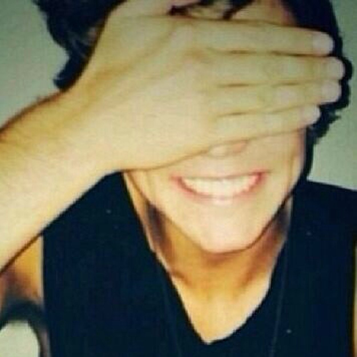 Follow @sassafraszouis please x