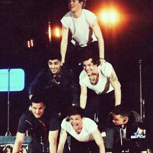 #orgullo directioner. A pesar de todo siempre con una sonrisa en la cara. Gracias a toda su musica. @onedirection @danieljworld