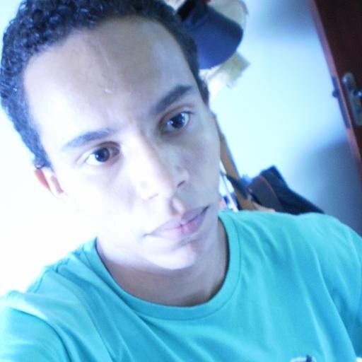 Sorrir,amar, perdoar,compreender, relaxar...Esses são remédios poderosíssimos , e que não estão à venda nas farmácias. O efeito colateral é a felicidade.