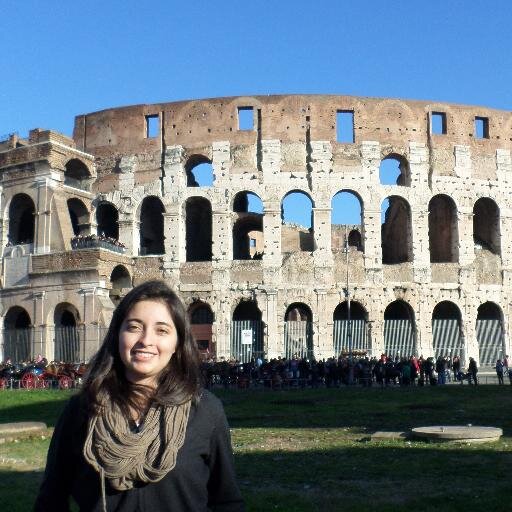 Estudiante M1 management, especiallizada en emprendimiento, feliz