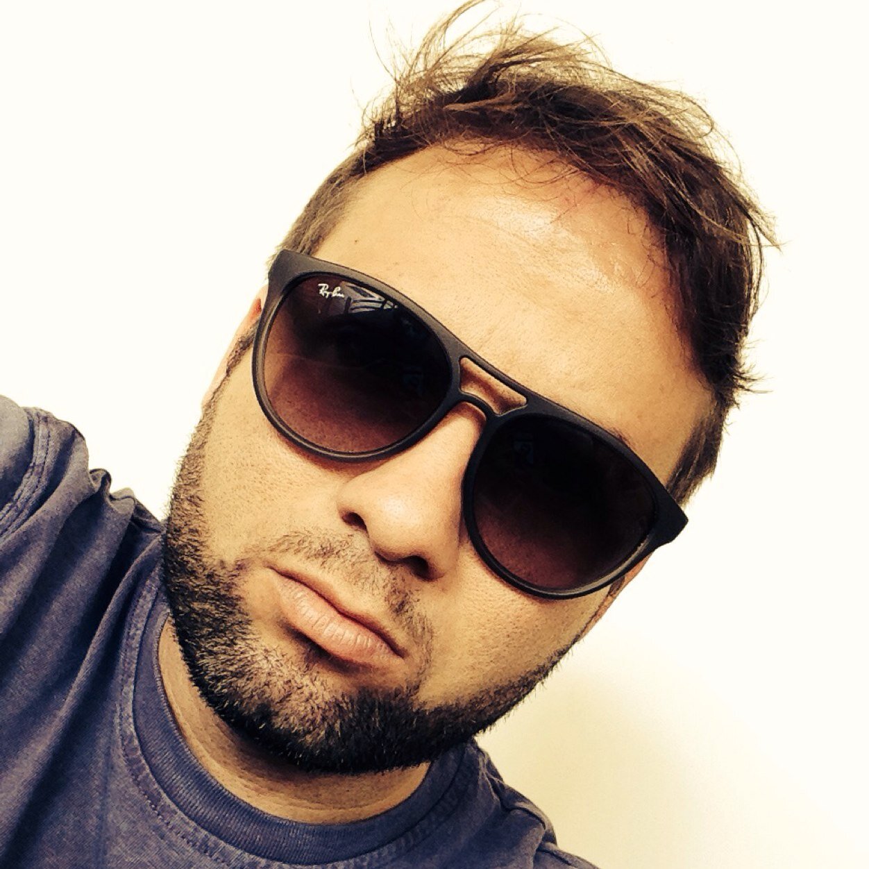 Twitter oficil atualizado por mim mesmo....
A música é o remédio da alma triste.