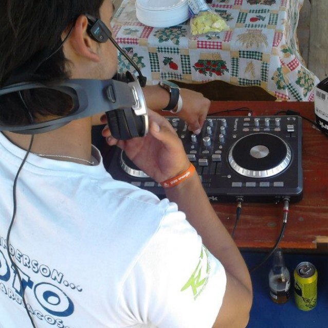 El mejor dj del momento, para todo tipo de eventos! Llego. Dj toto activa tus sentidos, para sentir la musica en tus venas! Gracias a todos mis fans de viña!kjk