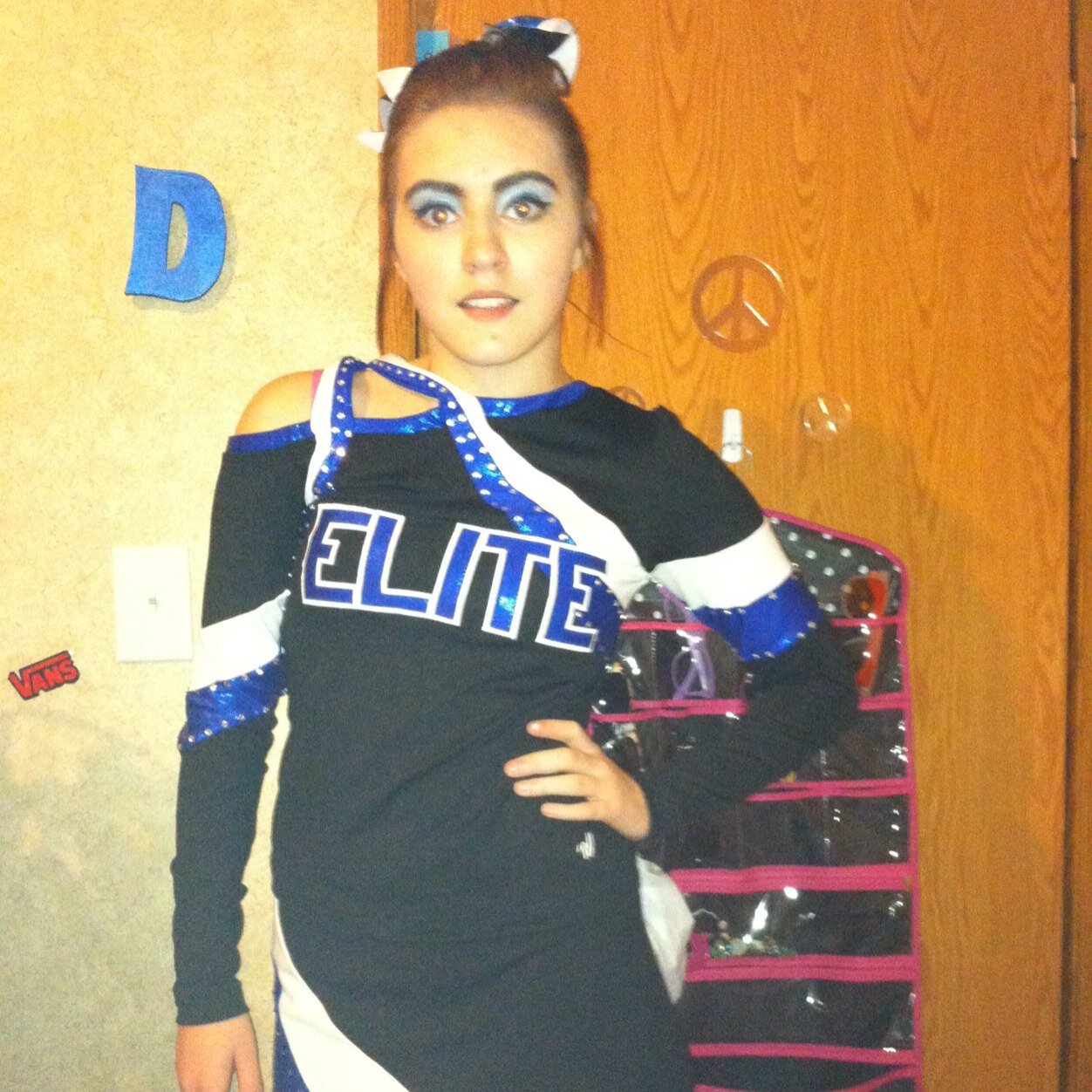 I love Cheerleading and Fall Out Boy. My best friends are Malieah @MalieahsBeauty and Sheridan