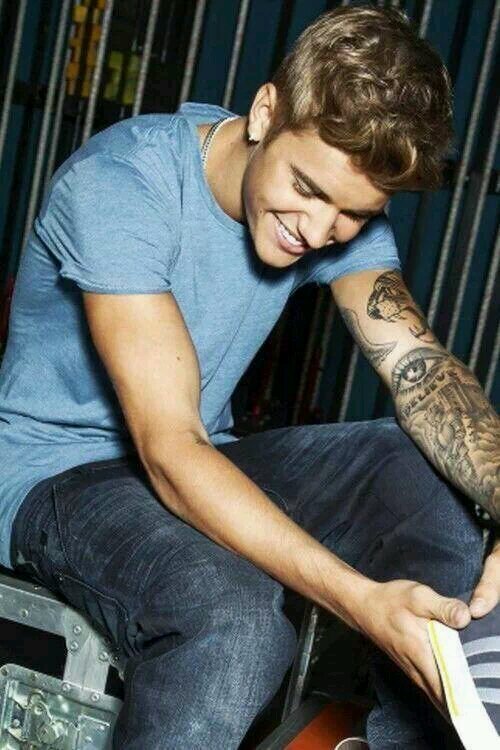 follow me i follow back bitches:)!Click that follow button▲★ Demi and Justin are my life♥