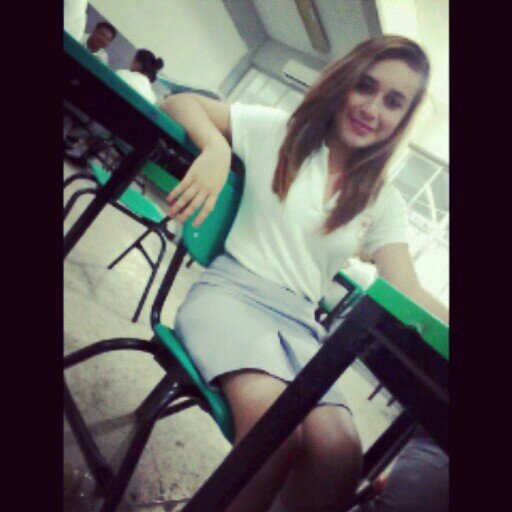 18añitos C: mujer complicada, les doy a todos mi sonrisa, pero sólo a uno mi corazón♥ Ser guapa, celosa y sexy no es fácil pero pues una se acostumbra :)