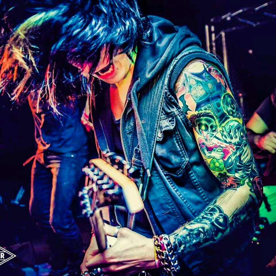 Riffmeister and shred-head in Heaven Asunder. Music, beer, ink and Star Wars. Live in love.