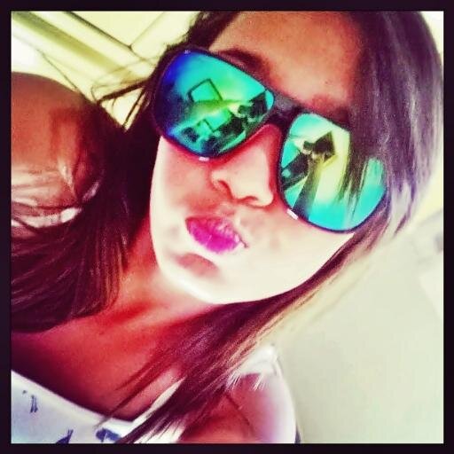 Assin' sou encarrando a vida com um sorriso no rosto mesmo que doa por dentro sempre estarei com um sorriso estampado na cara ;* Princesinha ;* Jaah :*