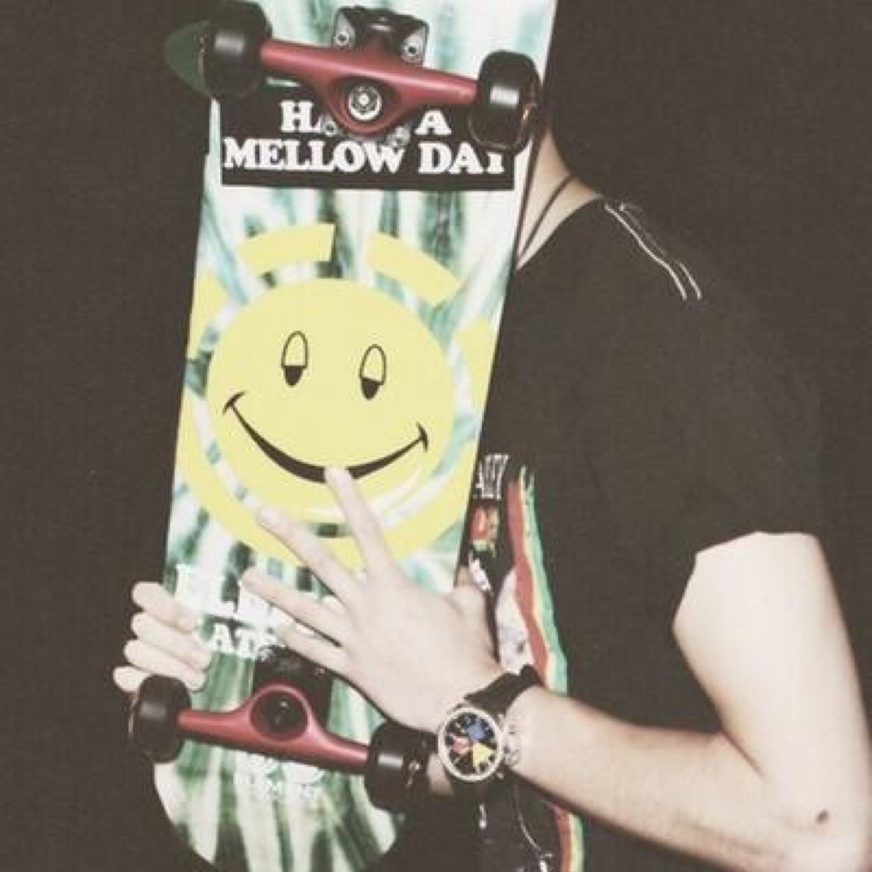 Hiiiii please follow @wildthornzarry it'll only take a second and itd mean sm and just ask for a follow back (: