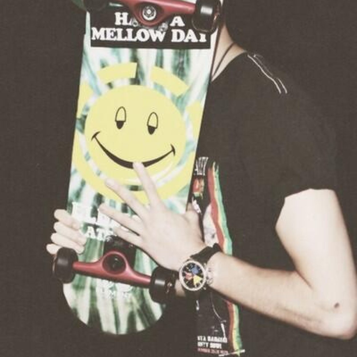 Hiiiii please follow @wildthornzarry it'll only take a second i'm trying to get 5k it would mean sm and just ask for a follow back (: