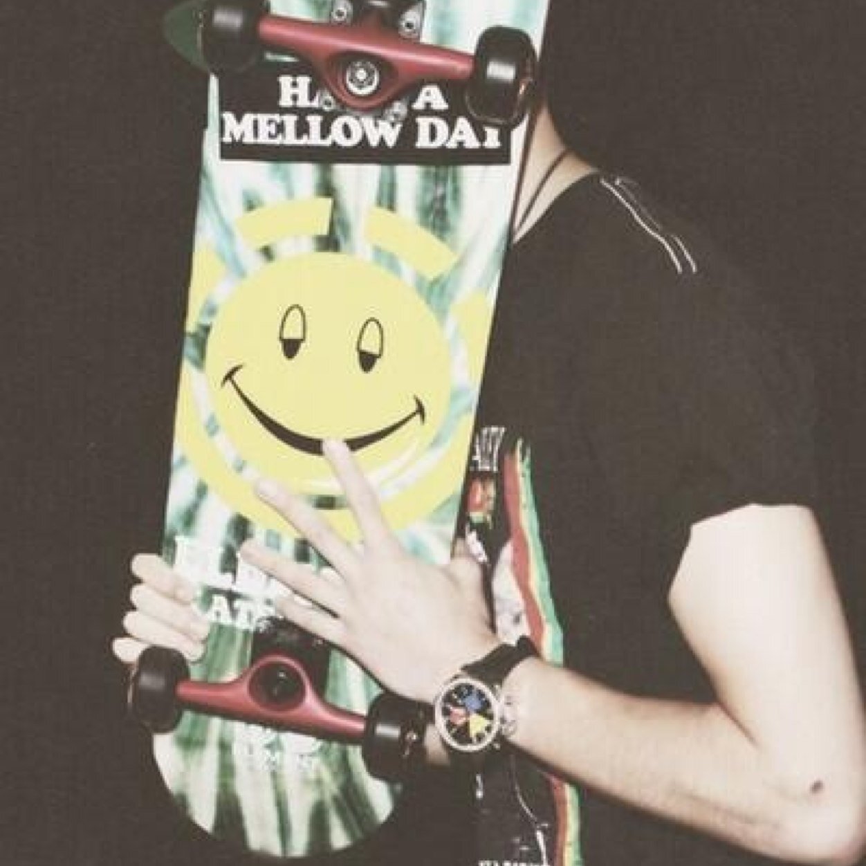 Hiiiii please follow @wildthornzarry it'll only take a second i'm trying to get 5k it would mean sm and just ask for a follow back (: