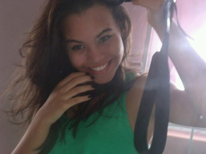 Atriz , modelo , compositora & mentirosa :}