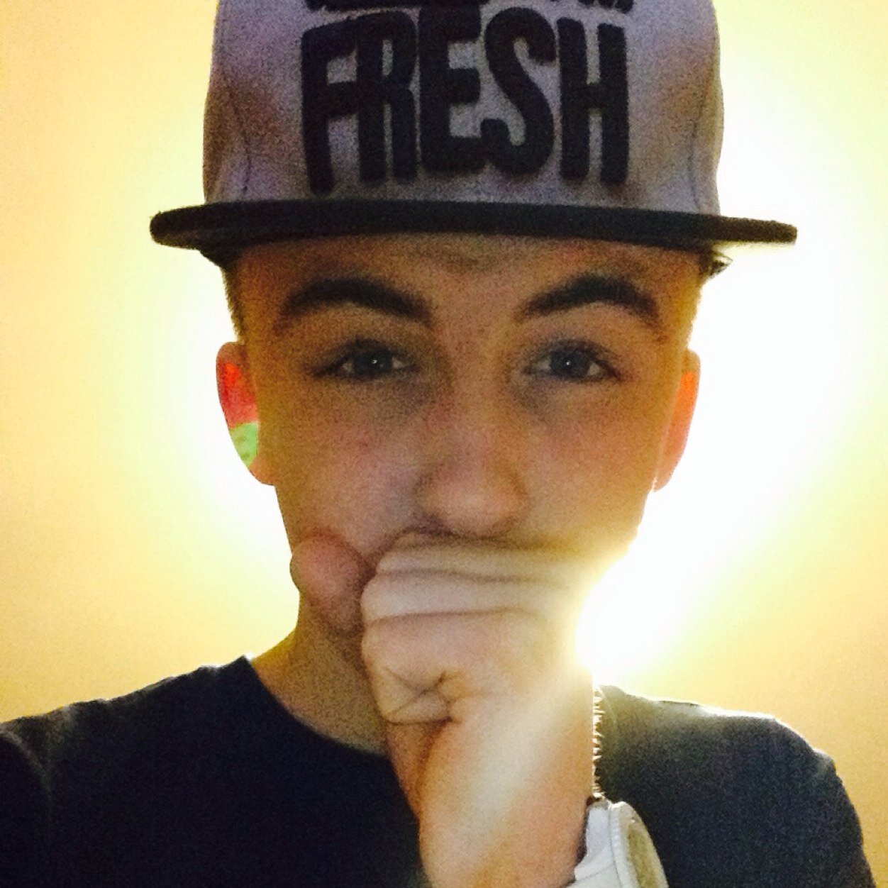 follow me and ill follow back! Just a young kid to to reach my goal in life