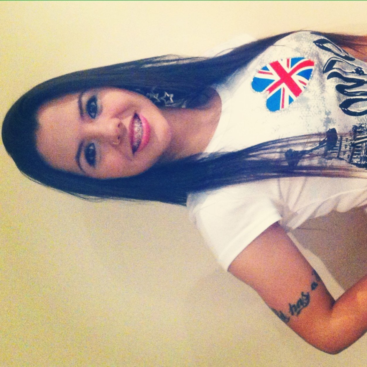20years , Aquariana, Teimosa, Maquiagem, Carinhosa, Ciumenta, House Music, Preguiçosa, Impaciente & Ansiosa! from Brazil to London!