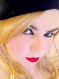 La mejor venganza contra quien rompio tu corazon, es demostrar que eres perfectamente capaz de ser feliz sin el/ella.