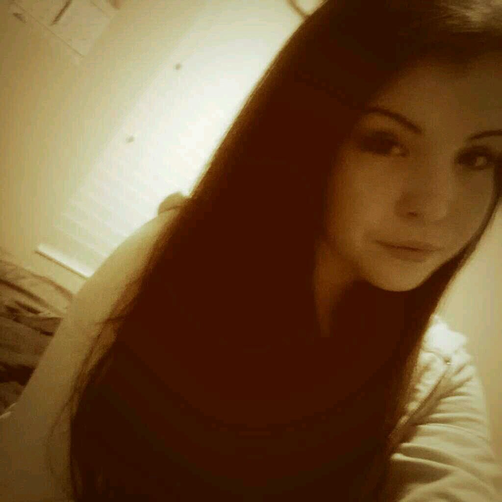 #teamvirgo| brown hair, green eyes| eighteen | @LexeeAllen is my homie 3