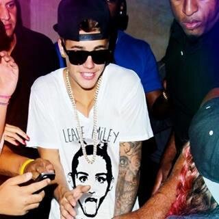 FC dedicado à @JustinBieber & @ddlovato & @MileyCyrus
O sorriso é meu, mas o motivo é você.