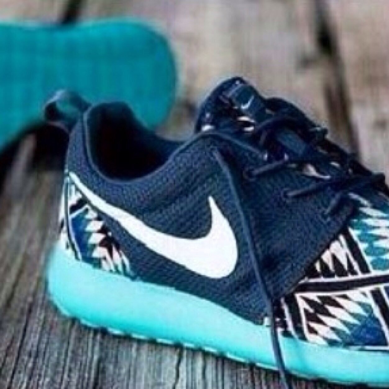 (Original Nike Roshe Account) Bringing you the coolest/nicest pairs of Nike Roshe shoes.